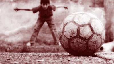 I genitori debbono risarcire il passante caduto per l’urto du...