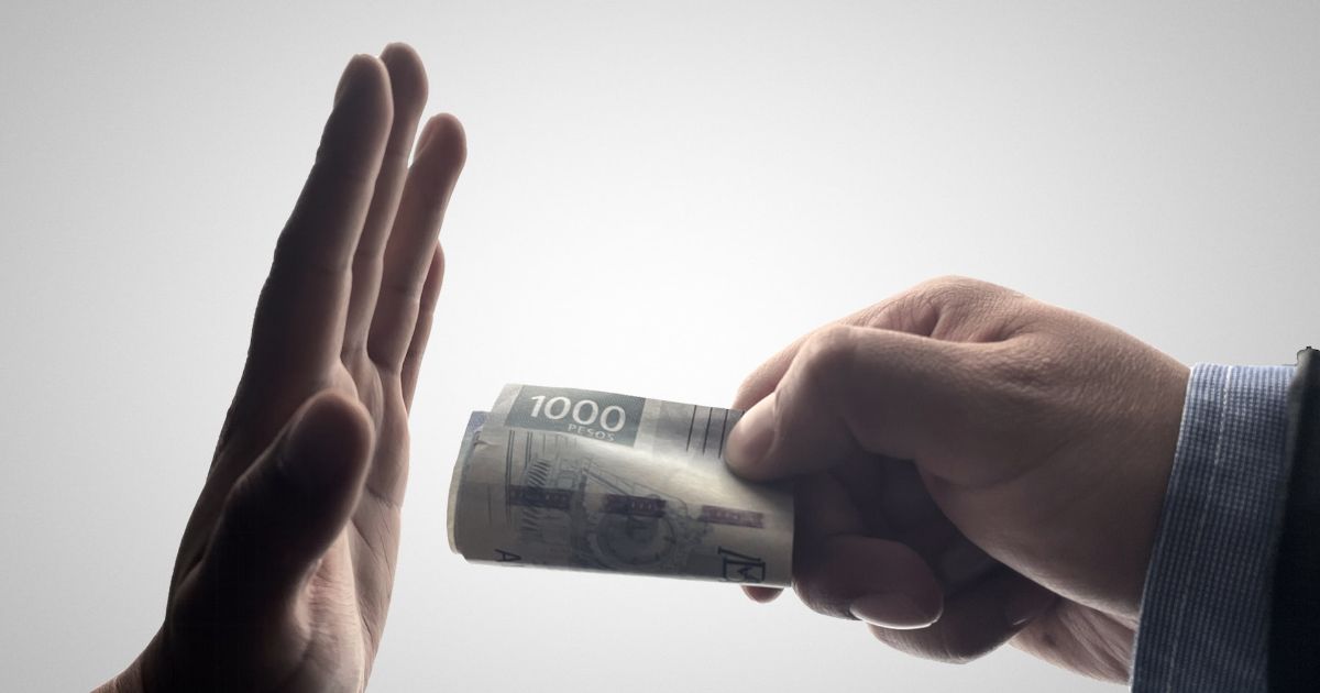 Il delitto di corruzione postula e presuppone un patto nel qu...