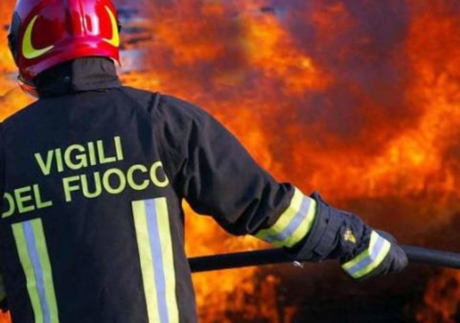 Capo reparto del Corpo Nazionale dei Vigili del Fuoco viene s...