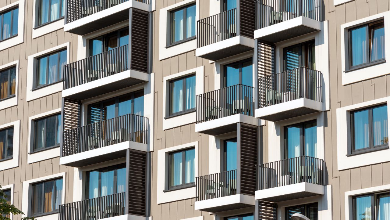 In tema di condominio negli edifici, la presunzione di condom...