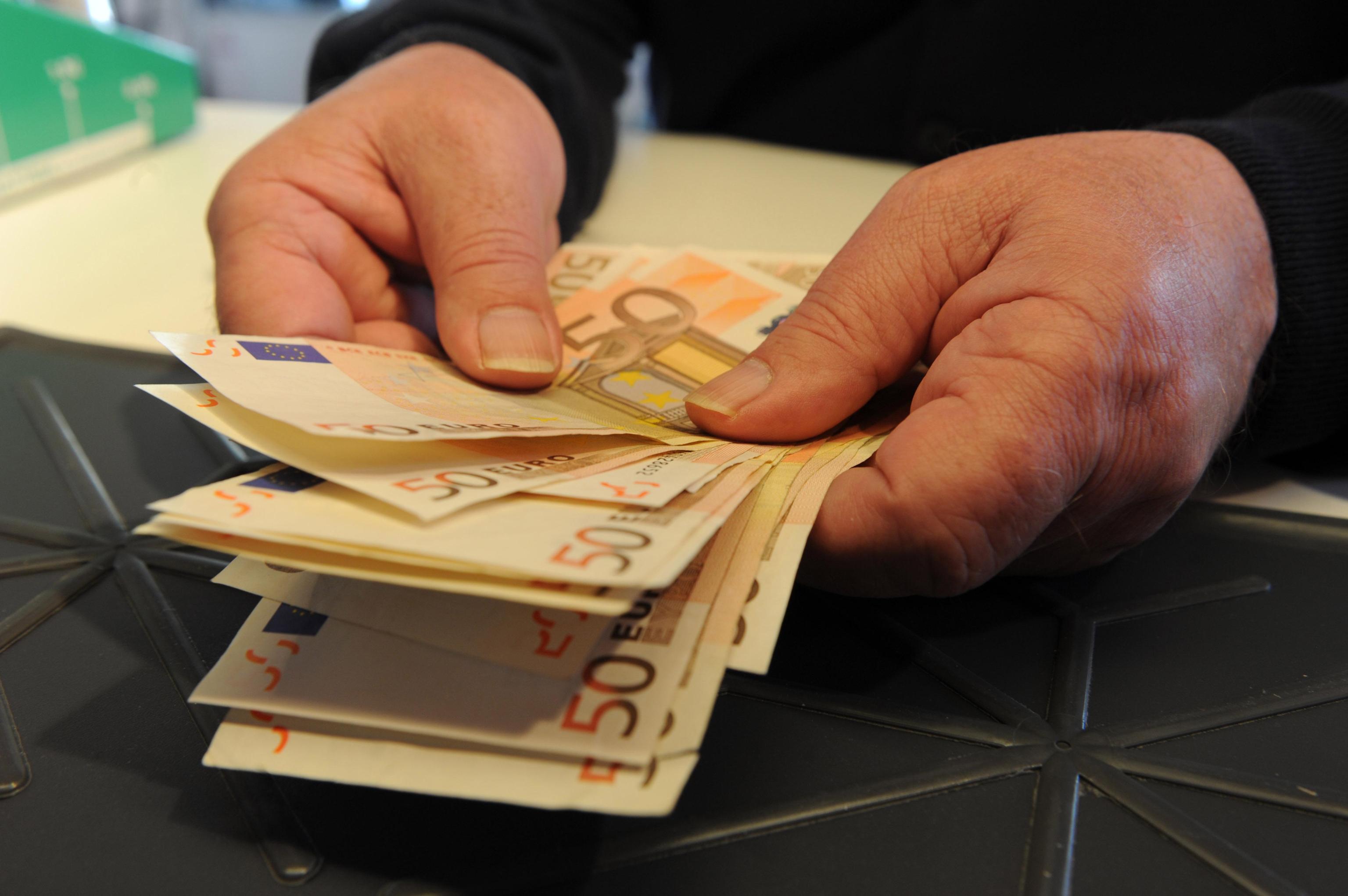 Siracusa: La delega a operare su conto corrente integra una p...