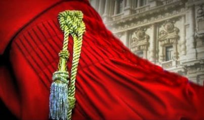 In tema di misure cautelari reali, il giudice, nel valutare i...