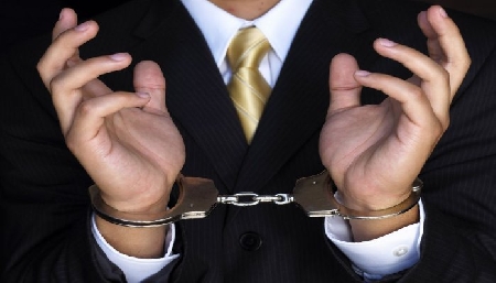 La violazione che comporta obbligo di denuncia penale giustif...