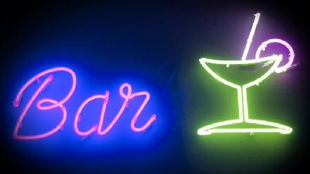 Un bar viene lasciato senza corrente per tre giorni. Il titol...