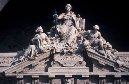 L'avvocato con ricorso in Cassazione ricopia gli atti del giu...
