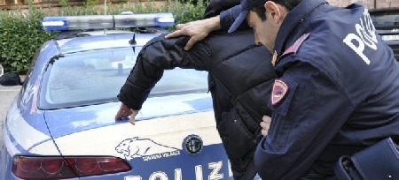 Resistenza commessa ai danni di 2 agenti di pubblica sicurezz...