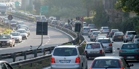 No agli impianti pubblicitari visibili dalle autostrade e dai...