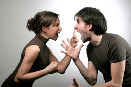 Obbligare il coniuge a discutere per 2 ore integra il reato d...