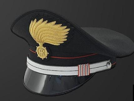 Si spacciano Carabinieri e chiedono danaro contante.