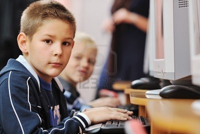 Si scontra nel corridoio della scuola con un compagno: non è ...