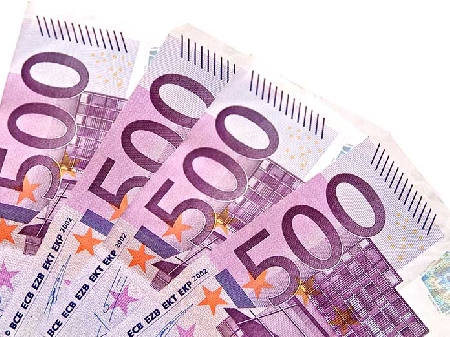 Sindaco imputato di avere sottratto con espedientei al Comune...