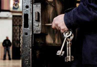 Trapani. Detenuto accusa un v.sovrintendente della polizia pe...