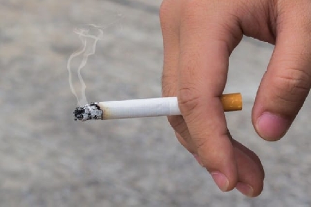 Fumatore imputa l'insorgenza di un carcinoma al polmone ai so...