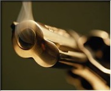 Dalla pistola del collega parte un colpo accidentale muore as...