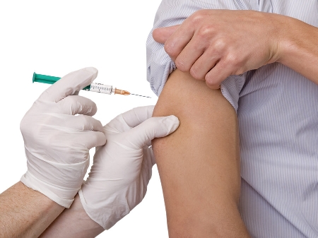Giunge al pronto soccorso con diverse ferite al'addome ed ai ...