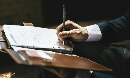 La stretegia difensiva la sceglie solo l'avvocato.