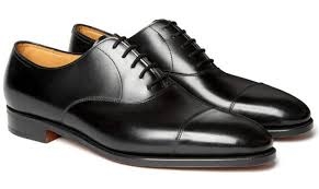 Trasporta droga nelle scarpe, senza saperlo.- Viene arrestato...