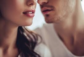 Un bacio sulla guancia può integrare la violenza sessuale? Ai...