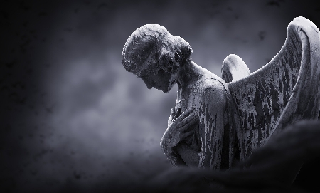 Padre lamenta di non poter andare a trovare al cimitero il fi...