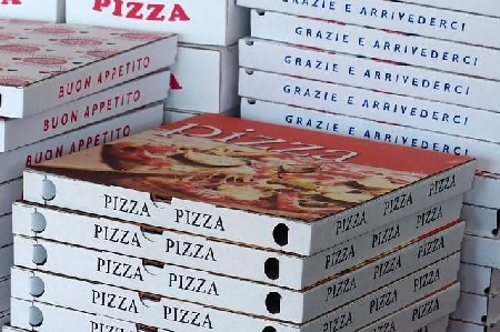 L'acquisto di cartoni contenitori per pizza di asporto in mis...