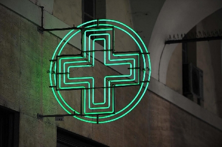 Le imprese farmaceutiche non possono distribuire gratuitament...