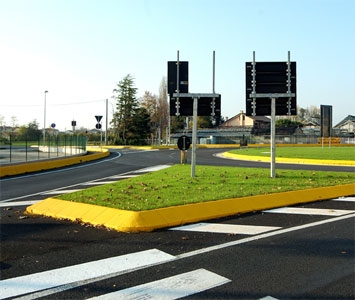 Agli invalidi non e' consentito parcheggiare nelle isole di t...