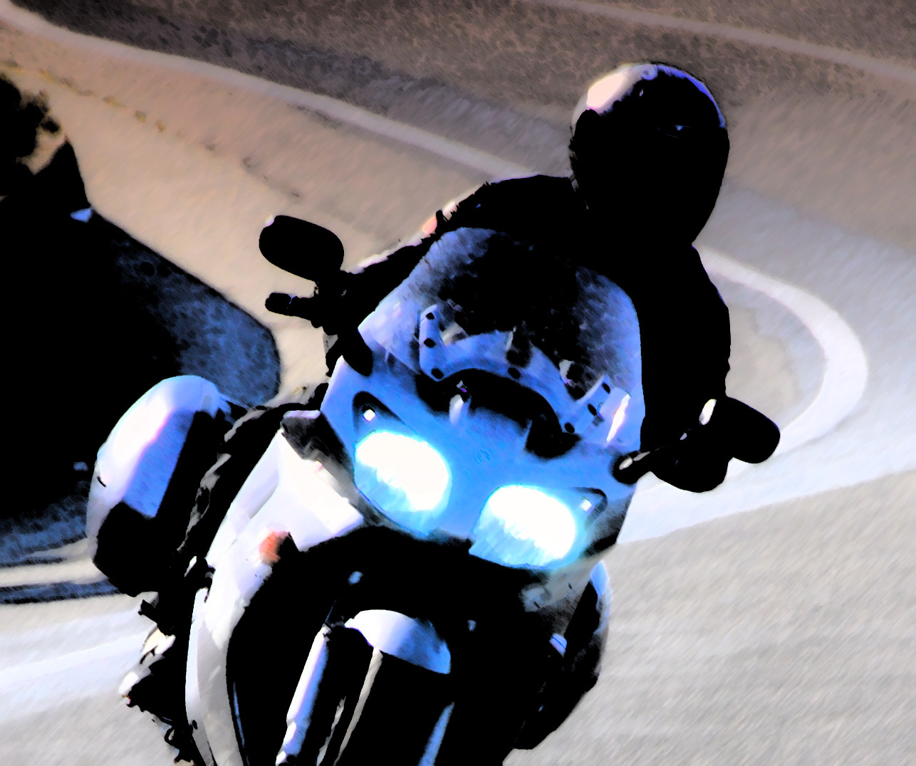 Motociclista compie una improvvisa inversione a U e muore per...
