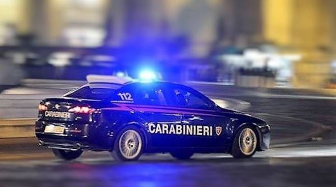 Carabinere si ferisce durante l'inseguimento di un'au...