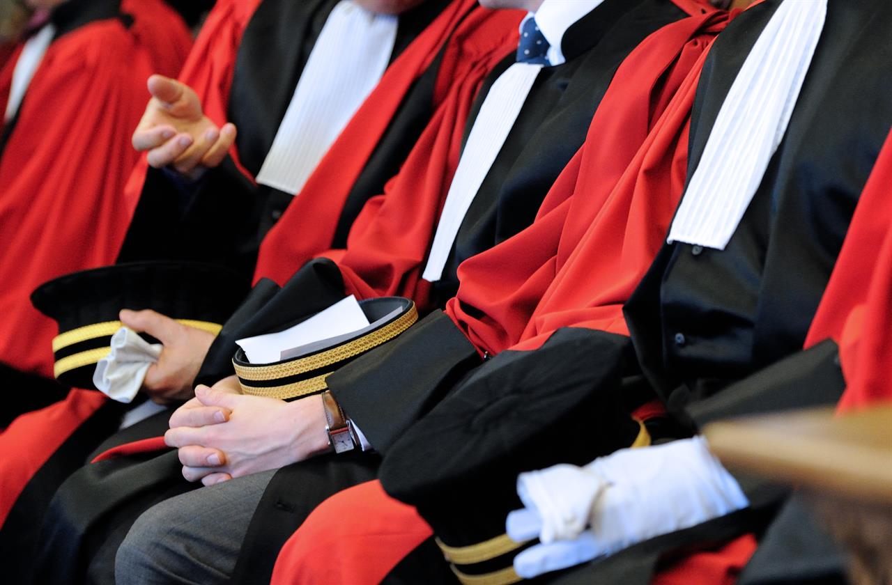Le attività secondarie dei magistrati. Tali attività sono lim...