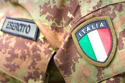 Ai soggetti non appartenenti alle Forze armate coimputati nel...