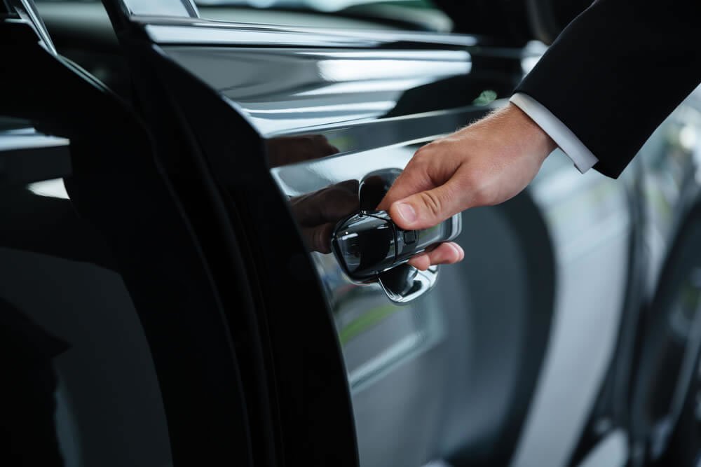 Noleggio di autovetture con conducente – Vigenza della l. n. ...