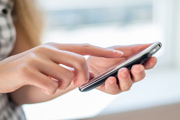 Marsala. Usare un telefono rubato integra il reato di ricetta...