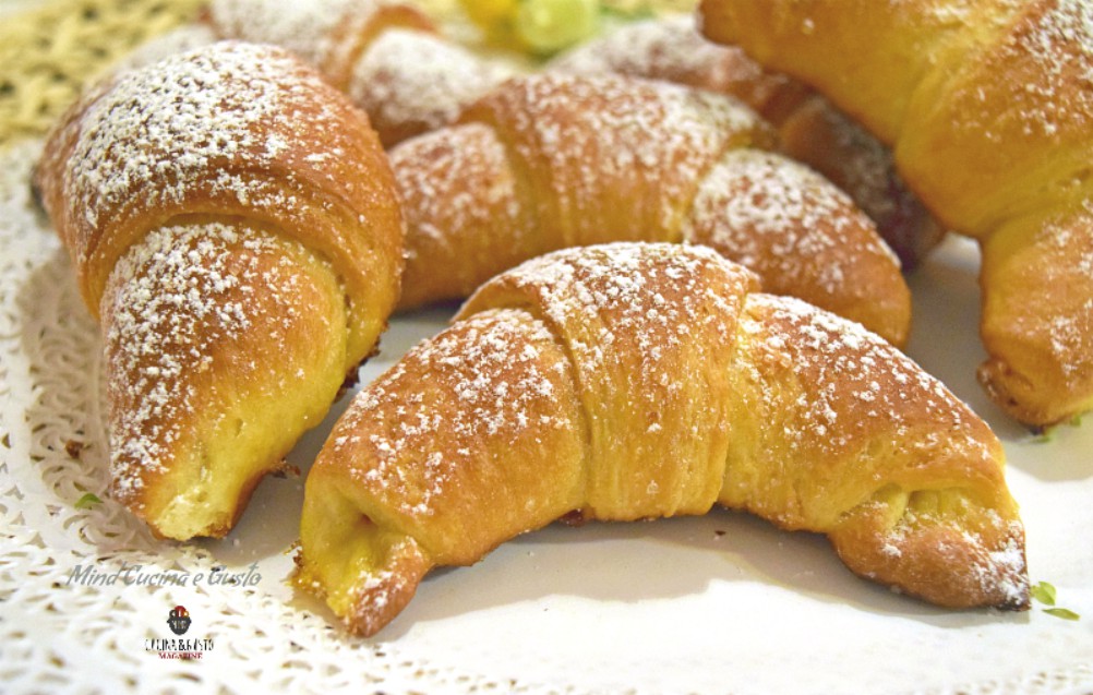 Fugge con le brioches e trascina la barista che tenta di ferm...