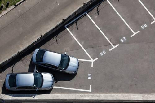 Punibile per violenza privata il condomino che parcheggia ren...