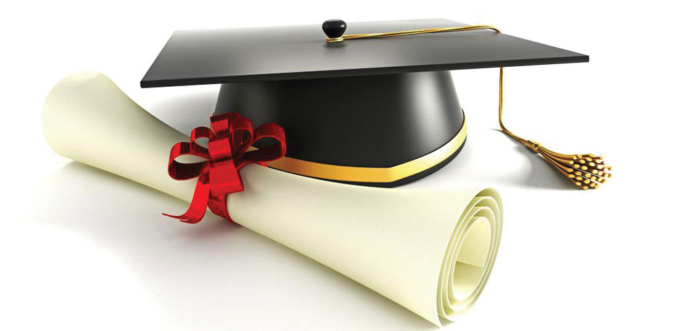 Per ottenere la cattedra, corregge il voto di laurea con l