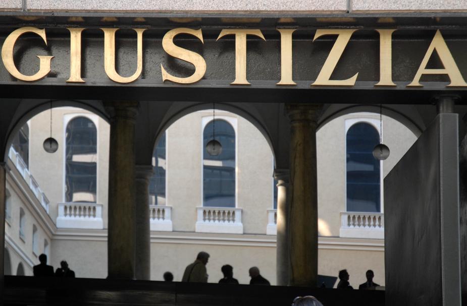 Lo straining rappresenta una forma attenuata di mobbing perch...