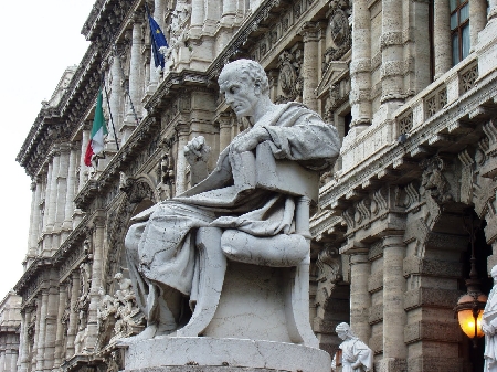 Opera difforme rispetto la concessione. Se si tratta di diffo...