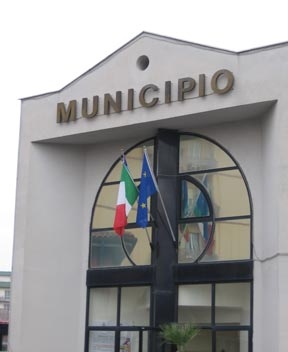 Il Comune deve risarcire il danno ad una donna che cade nella...