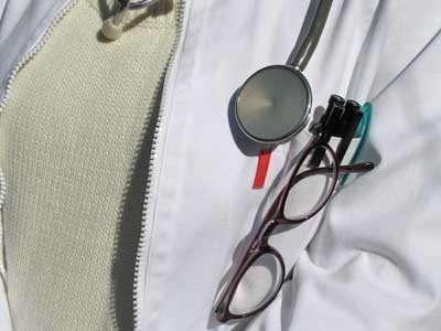 Esercita la professione di medico ma non e' dottoressa e arre...