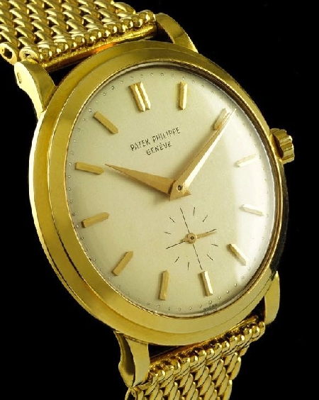 Un ladro ruba un prezioso orologio e lo lascia in pegno ad un...