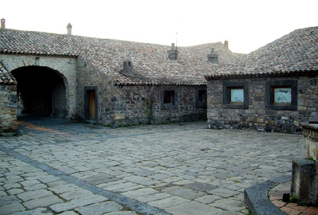 Compossesso di un cortile. Anche il compossesso è una situazi...