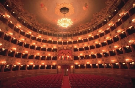 Il fisco si arrende al cantante lirico. Struttura modesta e l...