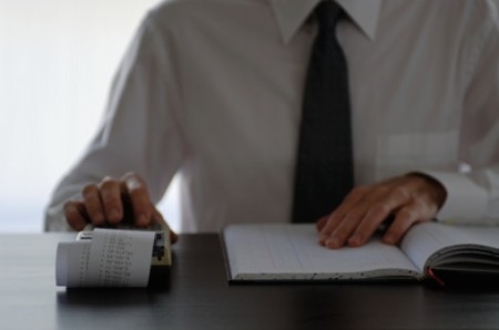 Avvocato falsifica la firma di un collega in un giudizio dina...