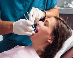 Odontotecnico svolge la professione di odontoiatra. E' reato....