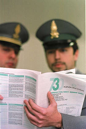 L'iscrizione del cittadino nell'anagrafe dei residenti all'es...