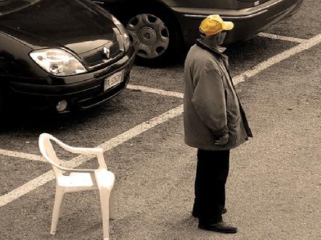 Fare il parcheggiatore abusivo non è reato. La fattispecie è ...
