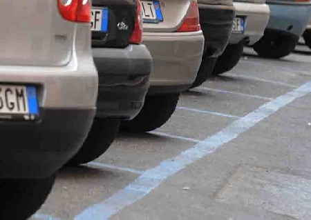 Il Comune istituisce aree di sosta a pagamento: il gestore no...