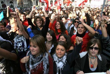 Attenuante art. 62, n. 3, c.p. Folla in tumulto è una riunio...