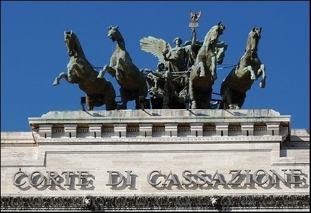 Non è punibile chi rende falsa testimonianza per evitare l’in...