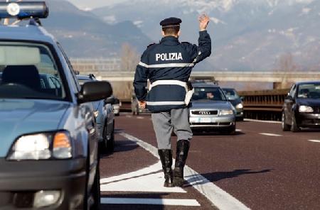 Bando di concorso arruolamento in polizia. I candidati non po...